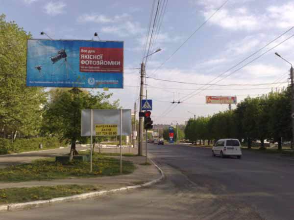 Билборд формат 3x6 №102239 в городе Черновцы (Черновицкая область) `Билборд №102239 в городе Черновцы (Черновицкая область), размещение наружной рекламы, IDMedia-аренда по самым низким ценам!`