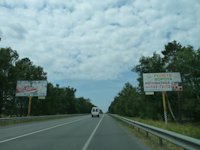 Білборд у місті Київська область траса #105113 за адресою смт. Ворзель, траса М-07 "Київ-Ковель", км 33+600 право, через 500м після повороту до ресторану "Шкіпер", за 780м до автобусної зупинки, за 850м до повороту на вул. Паркова Білборд №105113 в місті Київська область траса (Київська область), розміщення зовнішнішньої реклами, IDMedia-оренда найнижчі ціни!