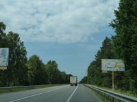 Білборд у місті Київська область траса #105117 за адресою смт. Ворзель, траса М-07 "Київ-Ковель", км 33+900 право, через 800м після повороту до ресторану "Шкіпер", за 480м до автобусної зупинки, за 550м до повороту на вул. Паркова Білборд №105117 в місті Київська область траса (Київська область), розміщення зовнішнішньої реклами, IDMedia-оренда найнижчі ціни!