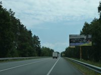 Білборд у місті Київська область траса #105119 за адресою смт. Ворзель, траса М-07 "Київ-Ковель", км 33+890 ліво, за 790м до повороту до ресторану "Шкіпер", через 490м після автобусної зупинки, через 560м після повороту на вул. Паркова Білборд №105119 в місті Київська область траса (Київська область), розміщення зовнішнішньої реклами, IDMedia-оренда найнижчі ціни!