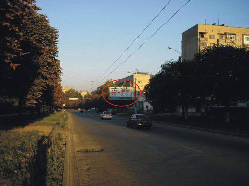 `Билборд №11831 в городе Черновцы (Черновицкая область), размещение наружной рекламы, IDMedia-аренда по самым низким ценам!`