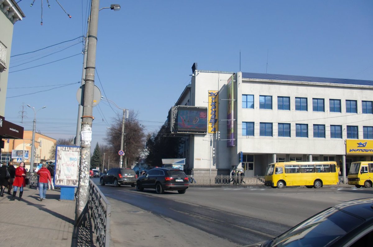 `Экран №138560 в городе Ровно (Ровенская область), размещение наружной рекламы, IDMedia-аренда по самым низким ценам!`