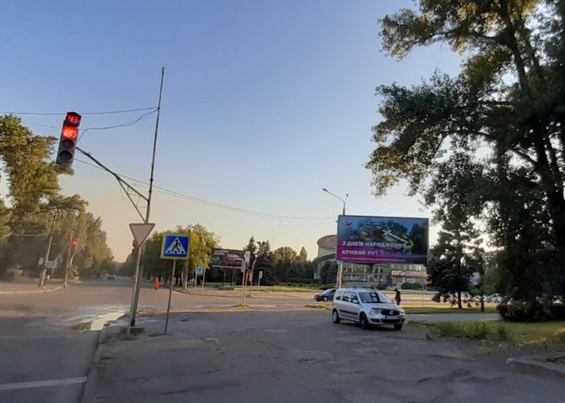 Білборд формат 3х6 №140010 в городе Кривий Ріг (Дніпропетровська область) Білборд №140010 в місті Кривий Ріг (Дніпропетровська область), розміщення зовнішнішньої реклами, IDMedia-оренда найнижчі ціни!