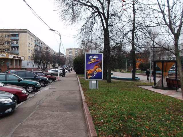`Ситилайт №141423 в городе Житомир (Житомирская область), размещение наружной рекламы, IDMedia-аренда по самым низким ценам!`