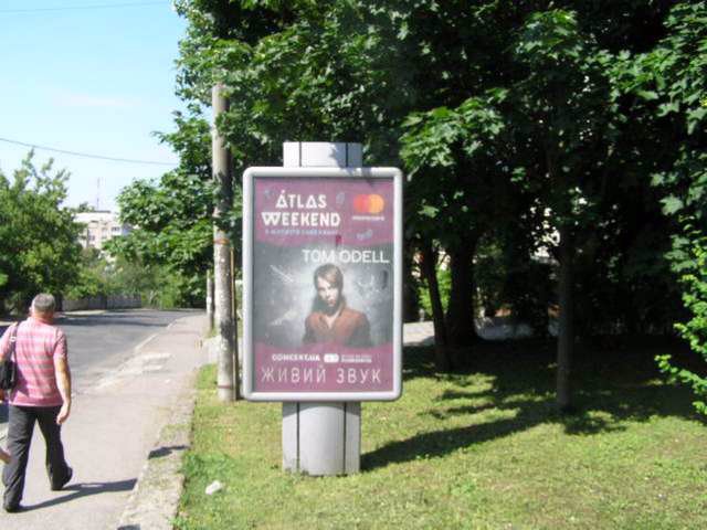 `Ситилайт №146015 в городе Ровно (Ровенская область), размещение наружной рекламы, IDMedia-аренда по самым низким ценам!`