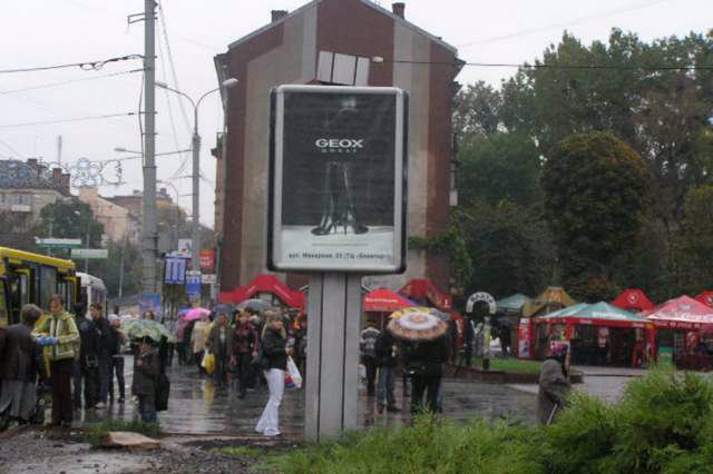`Ситилайт №146025 в городе Ровно (Ровенская область), размещение наружной рекламы, IDMedia-аренда по самым низким ценам!`