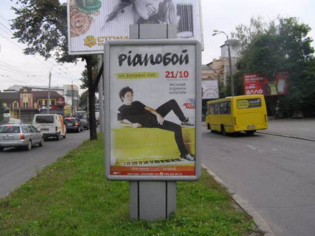 `Ситилайт №146043 в городе Ровно (Ровенская область), размещение наружной рекламы, IDMedia-аренда по самым низким ценам!`