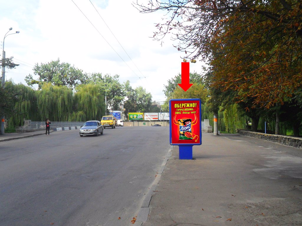 `Ситилайт №153880 в городе Ровно (Ровенская область), размещение наружной рекламы, IDMedia-аренда по самым низким ценам!`