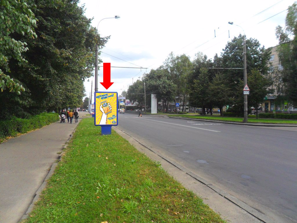 `Ситилайт №153915 в городе Ровно (Ровенская область), размещение наружной рекламы, IDMedia-аренда по самым низким ценам!`