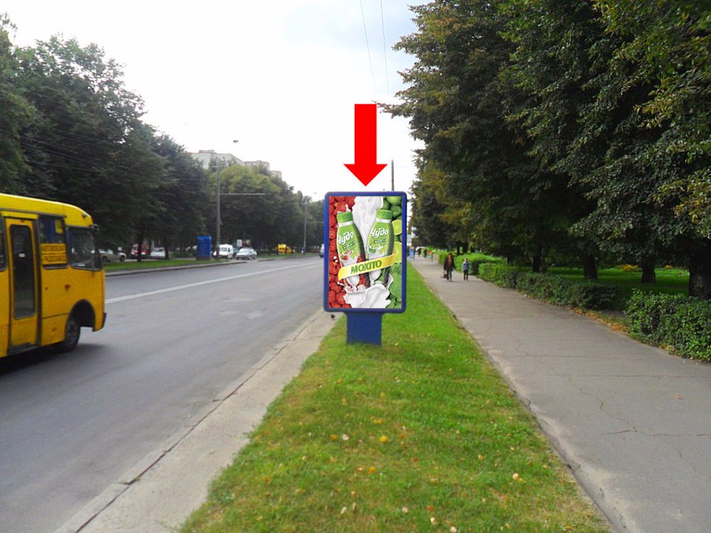 `Ситилайт №153916 в городе Ровно (Ровенская область), размещение наружной рекламы, IDMedia-аренда по самым низким ценам!`
