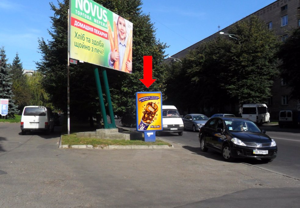 `Ситилайт №153917 в городе Ровно (Ровенская область), размещение наружной рекламы, IDMedia-аренда по самым низким ценам!`