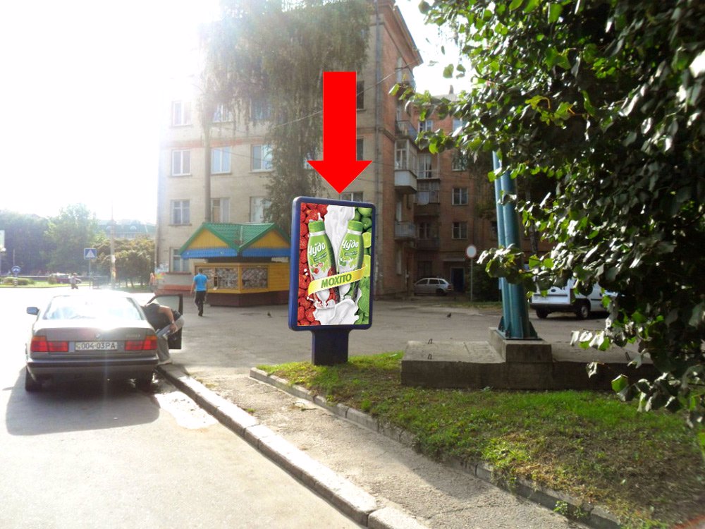 `Ситилайт №153918 в городе Ровно (Ровенская область), размещение наружной рекламы, IDMedia-аренда по самым низким ценам!`