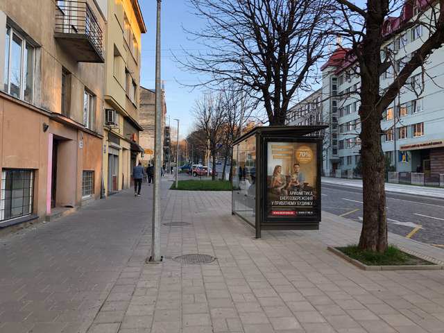 `Остановка №206516 в городе Львов (Львовская область), размещение наружной рекламы, IDMedia-аренда по самым низким ценам!`