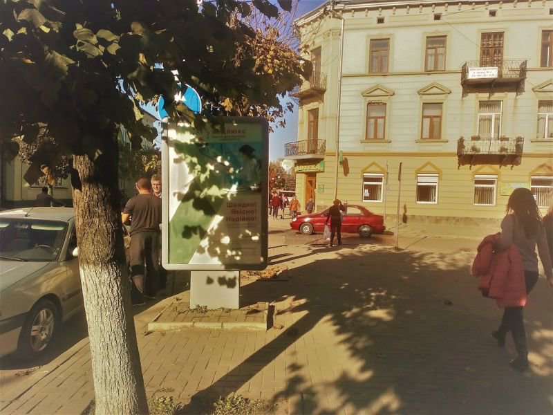 Ситилайт формат 1,2x1,8 №213901 в городе Коломыя (Ивано-Франковская область) `Ситилайт №213901 в городе Коломыя (Ивано-Франковская область), размещение наружной рекламы, IDMedia-аренда по самым низким ценам!`
