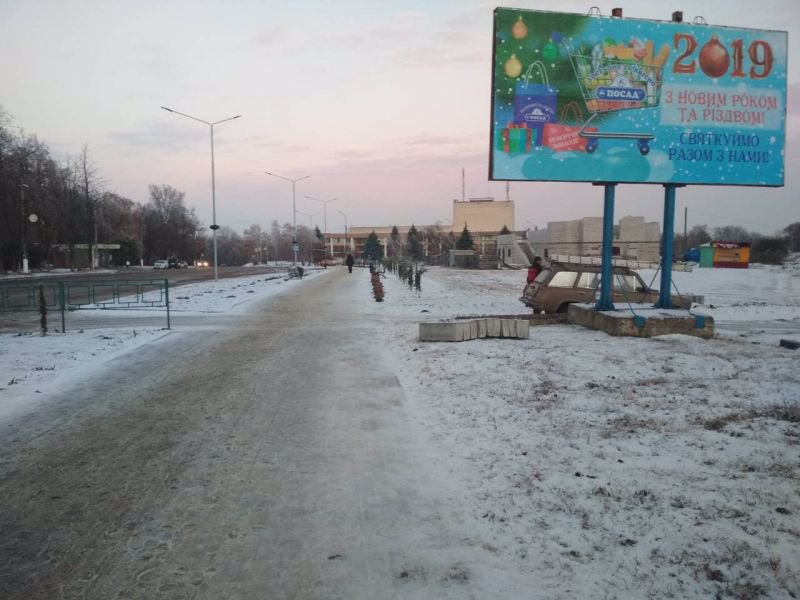 `Билборд №215017 в городе Лозовая (Харьковская область), размещение наружной рекламы, IDMedia-аренда по самым низким ценам!`