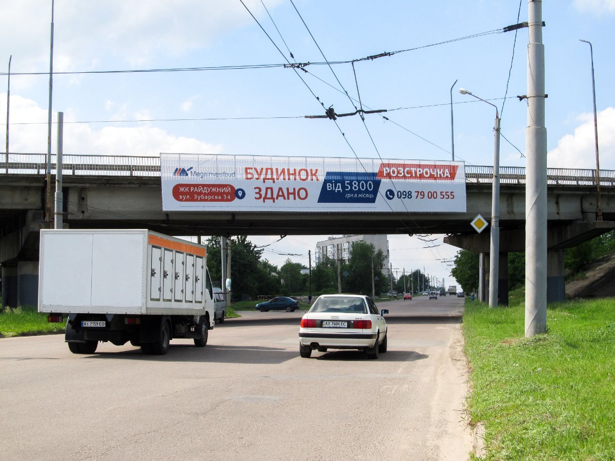 Арка №225414 в місті Харків (Харківська область), розміщення зовнішнішньої реклами, IDMedia-оренда найнижчі ціни!