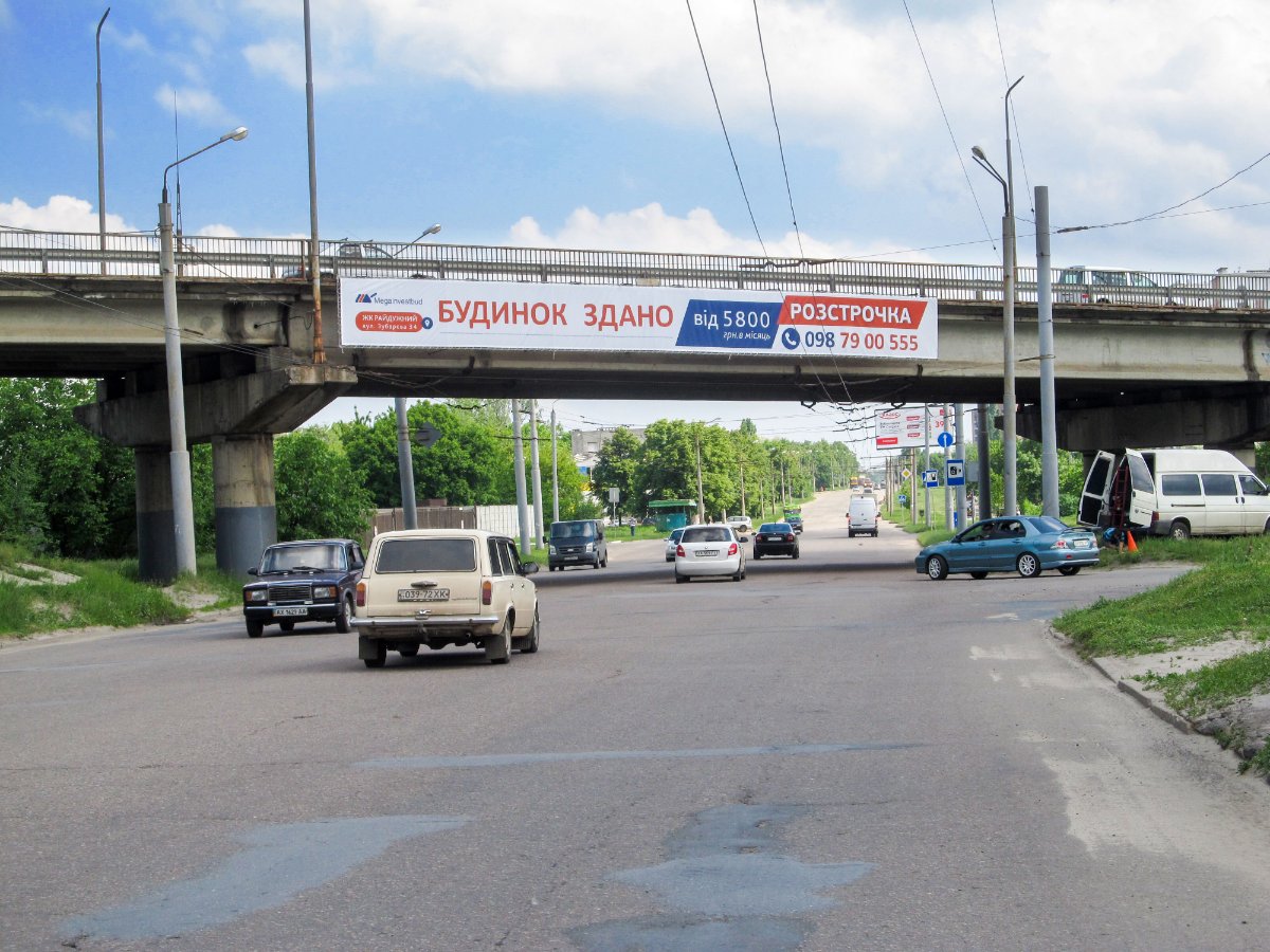 Арка №225415 в місті Харків (Харківська область), розміщення зовнішнішньої реклами, IDMedia-оренда найнижчі ціни!