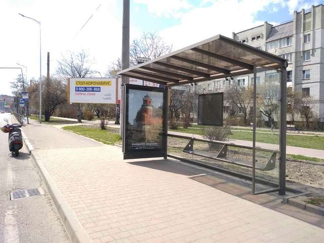 `Остановка №225753 в городе Львов (Львовская область), размещение наружной рекламы, IDMedia-аренда по самым низким ценам!`