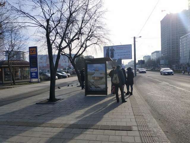 `Остановка №225758 в городе Львов (Львовская область), размещение наружной рекламы, IDMedia-аренда по самым низким ценам!`