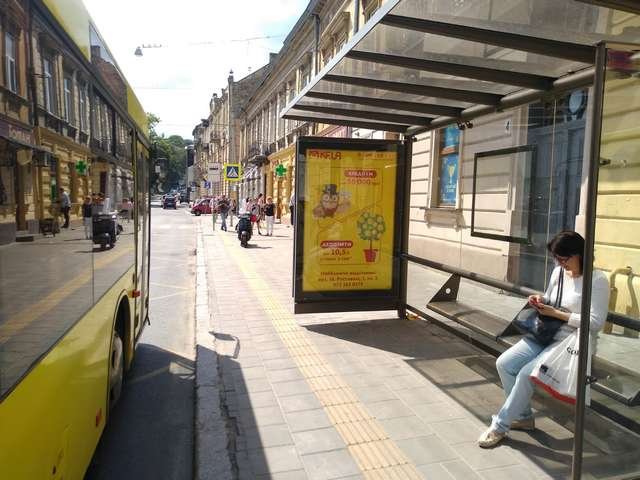 `Остановка №225788 в городе Львов (Львовская область), размещение наружной рекламы, IDMedia-аренда по самым низким ценам!`