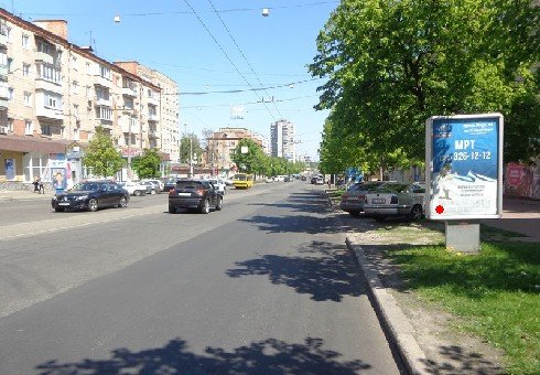 Ситилайт формат 1.8x1.2 №226722 в городе Чернигов (Черниговская область) `Ситилайт №226722 в городе Чернигов (Черниговская область), размещение наружной рекламы, IDMedia-аренда по самым низким ценам!`