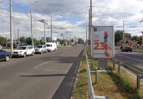 Ситилайт формат 1.8x1.2 №226726 в городе Чернигов (Черниговская область) `Ситилайт №226726 в городе Чернигов (Черниговская область), размещение наружной рекламы, IDMedia-аренда по самым низким ценам!`