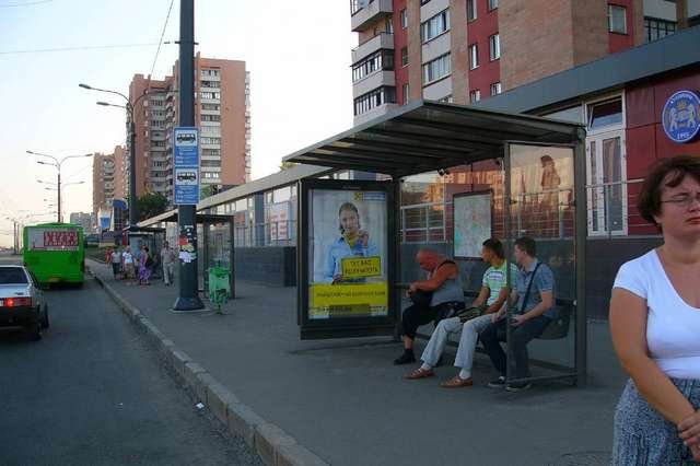 Зупинка №230535 в місті Харків (Харківська область), розміщення зовнішнішньої реклами, IDMedia-оренда найнижчі ціни!