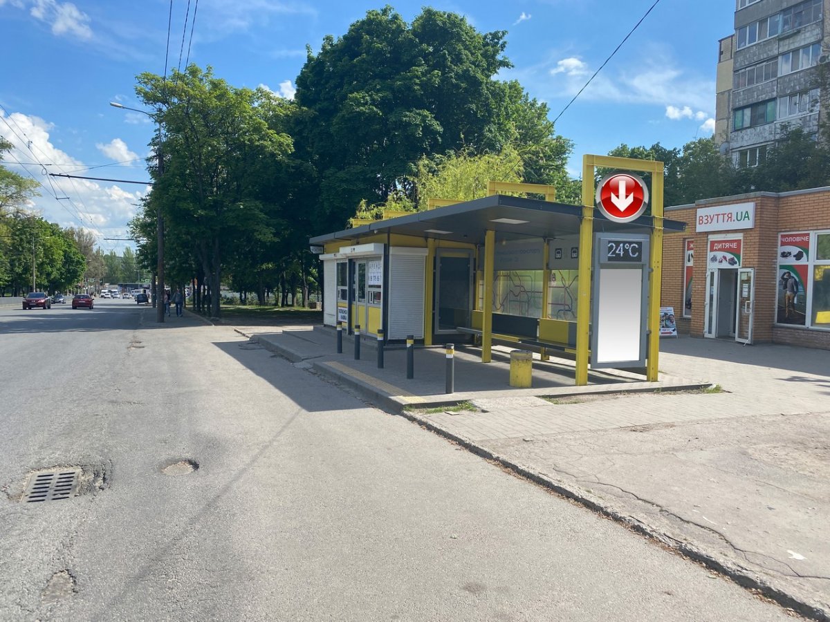 Зупинка формат 0,77х1,58(перф) №240687 в городе Дніпро (Дніпропетровська область) Зупинка №240687 в місті Дніпро (Дніпропетровська область), розміщення зовнішнішньої реклами, IDMedia-оренда найнижчі ціни!