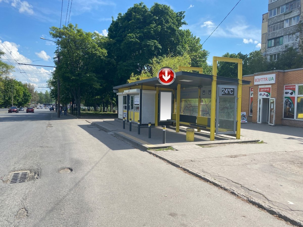 `Остановка №240688 в городе Днепр (Днепропетровская область), размещение наружной рекламы, IDMedia-аренда по самым низким ценам!`
