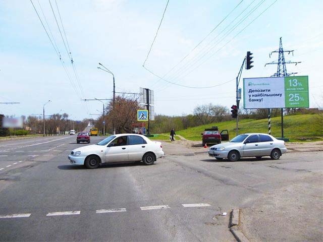 `Билборд №246075 в городе Кривой Рог (Днепропетровская область), размещение наружной рекламы, IDMedia-аренда по самым низким ценам!`