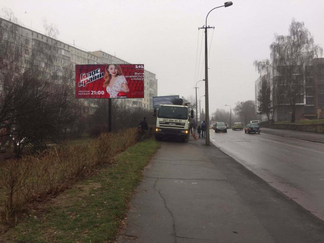 `Билборд №246144 в городе Ровно (Ровенская область), размещение наружной рекламы, IDMedia-аренда по самым низким ценам!`