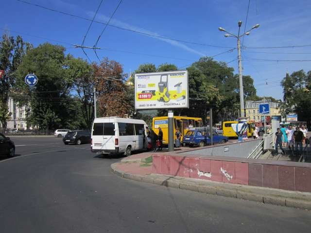 `Ситилайт №246759 в городе Одесса (Одесская область), размещение наружной рекламы, IDMedia-аренда по самым низким ценам!`