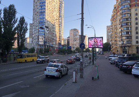 `Экран №247621 в городе Киев (Киевская область), размещение наружной рекламы, IDMedia-аренда по самым низким ценам!`