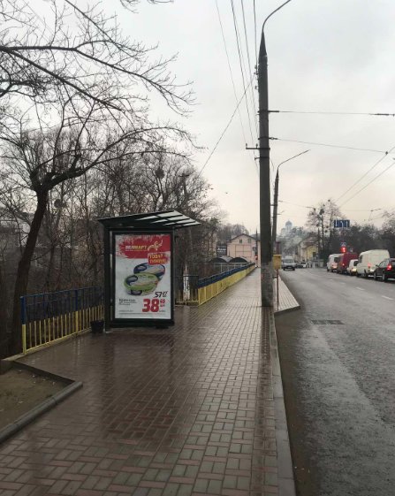 Зупинка №256226 в місті Чернівці (Чернівецька область), розміщення зовнішнішньої реклами, IDMedia-оренда найнижчі ціни!