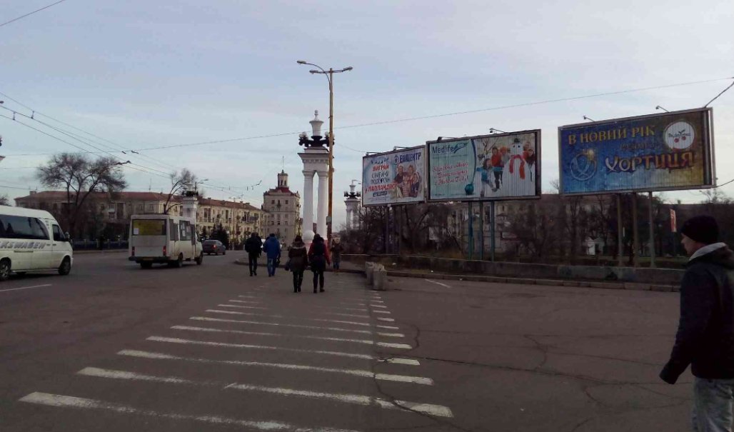 Билборд формат Призма 3х6 №259376 в городе Запорожье (Запорожская область) `Билборд №259376 в городе Запорожье (Запорожская область), размещение наружной рекламы, IDMedia-аренда по самым низким ценам!`