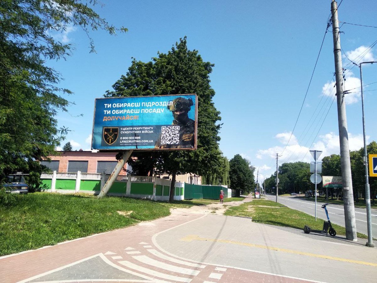 `Билборд №260722 в городе Чернигов (Черниговская область), размещение наружной рекламы, IDMedia-аренда по самым низким ценам!`