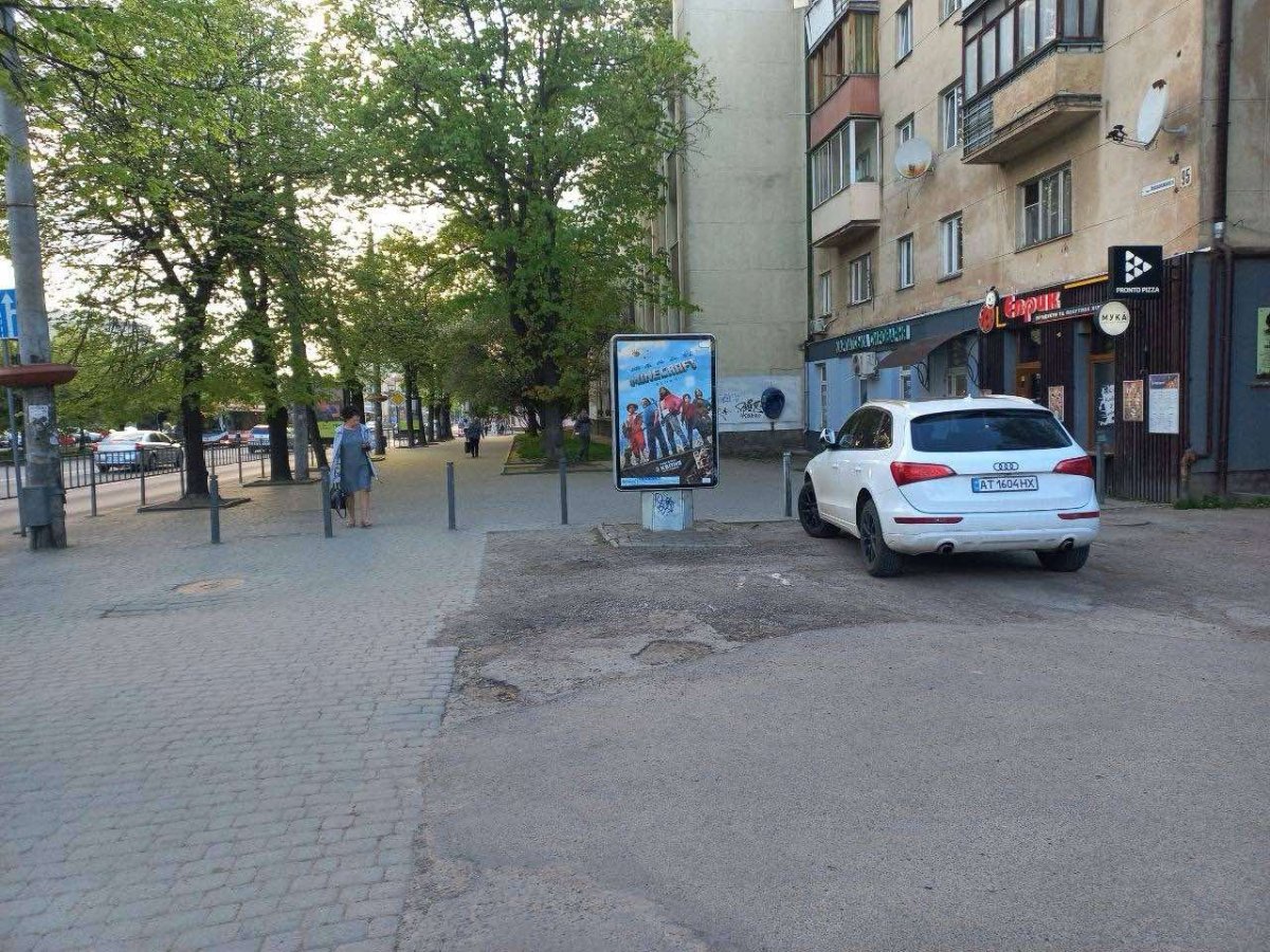 Ситилайт формат 1.2х1.8м №267333 в городе Ивано-Франковск (Ивано-Франковская область) `Ситилайт №267333 в городе Ивано-Франковск (Ивано-Франковская область), размещение наружной рекламы, IDMedia-аренда по самым низким ценам!`