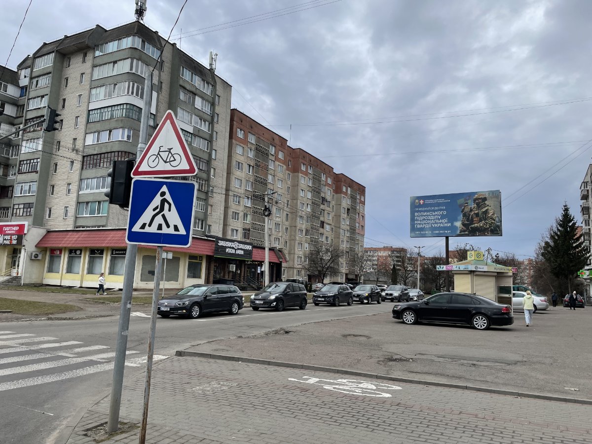 Білборд формат 3х6 №268312 в городе Луцьк (Волинська область) Білборд №268312 в місті Луцьк (Волинська область), розміщення зовнішнішньої реклами, IDMedia-оренда найнижчі ціни!