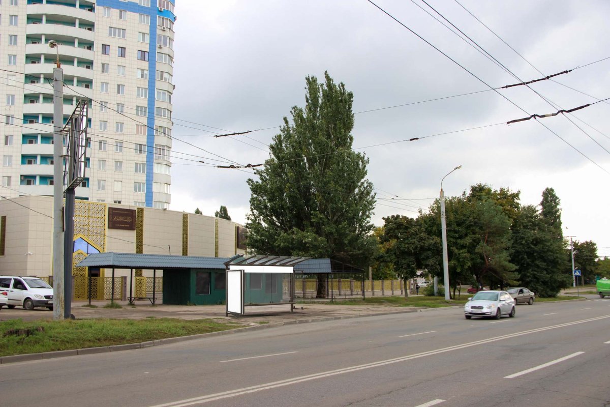 Зупинка №268905 в місті Харків (Харківська область), розміщення зовнішнішньої реклами, IDMedia-оренда найнижчі ціни!