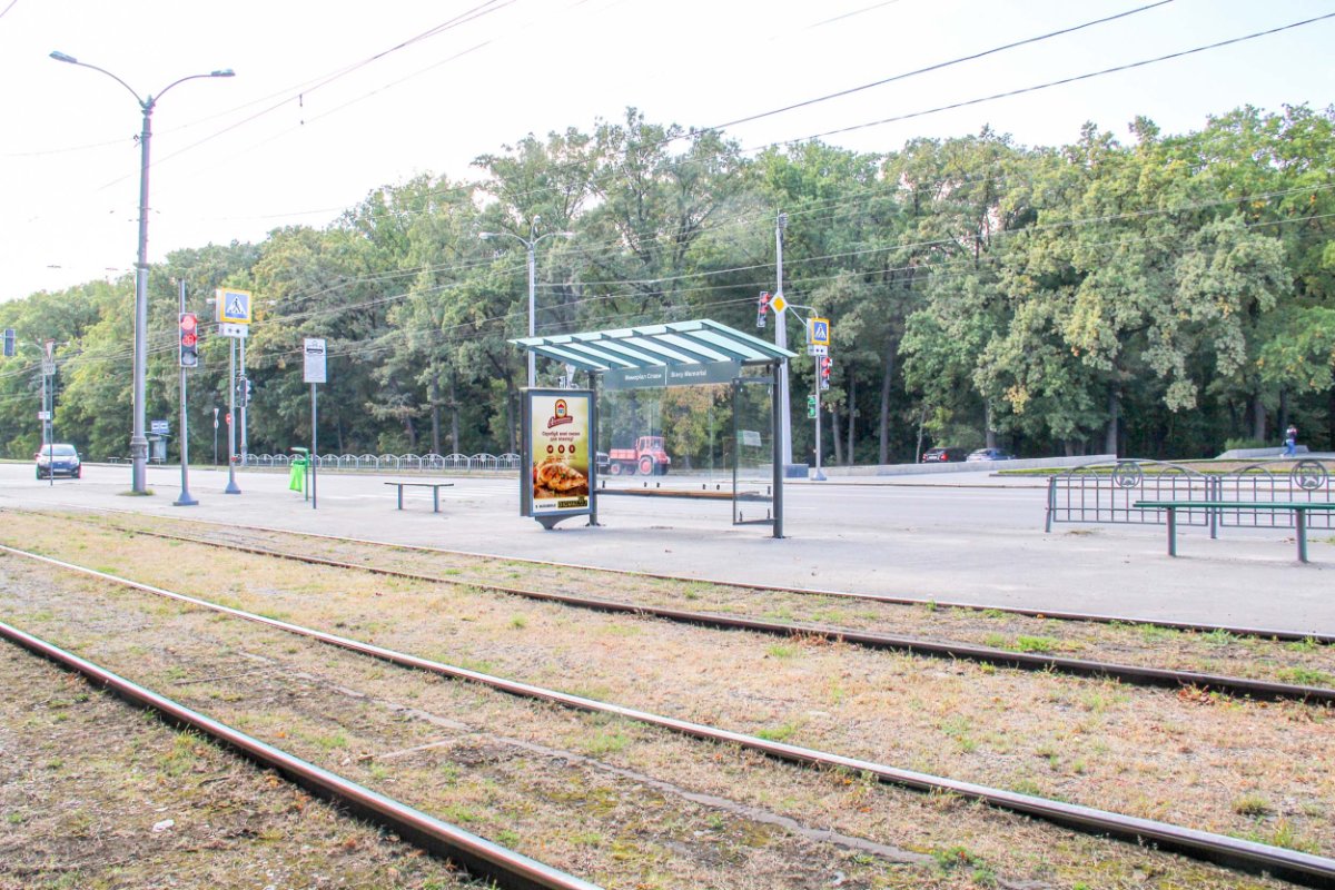 Зупинка №268915 в місті Харків (Харківська область), розміщення зовнішнішньої реклами, IDMedia-оренда найнижчі ціни!