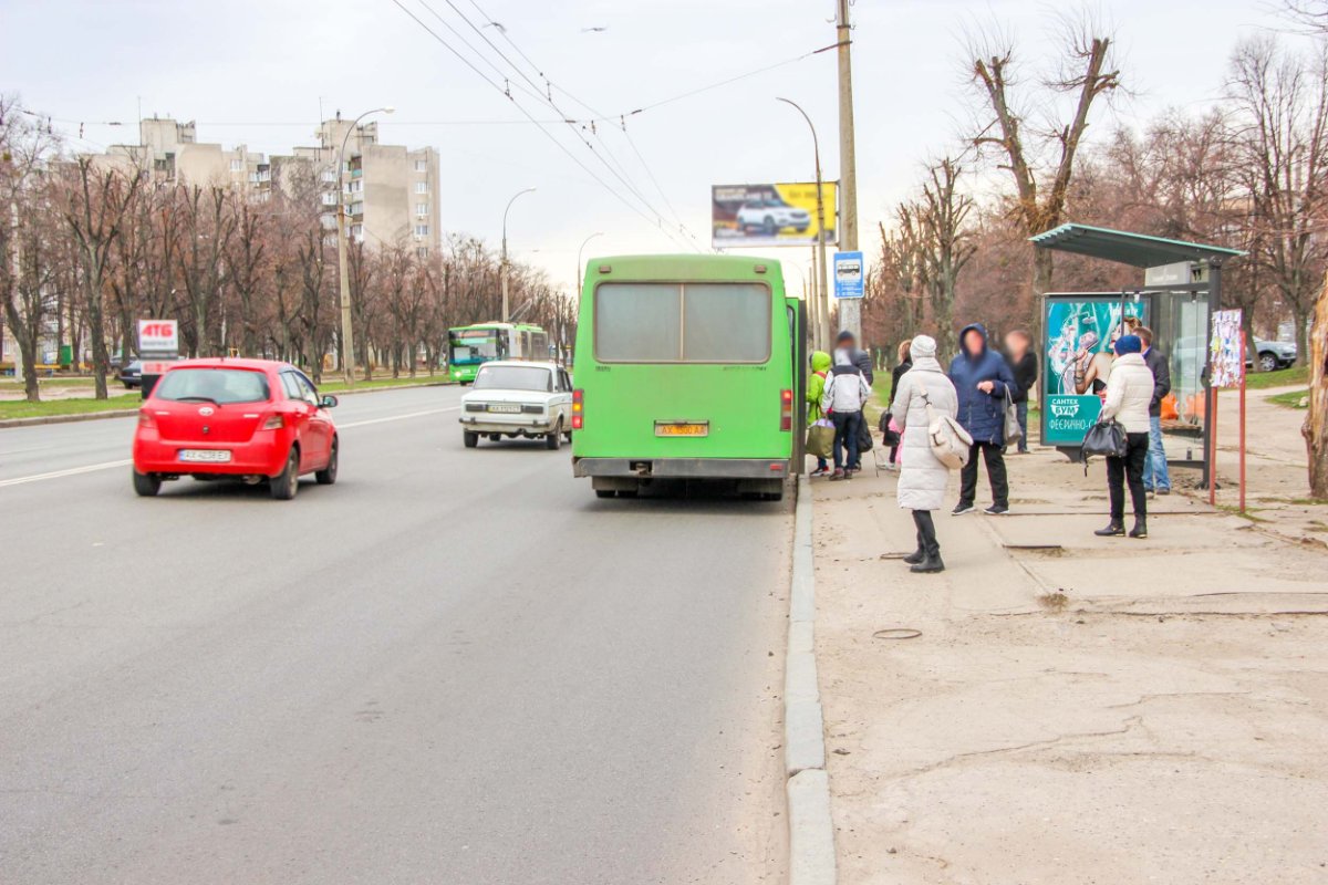 Зупинка №268942 в місті Харків (Харківська область), розміщення зовнішнішньої реклами, IDMedia-оренда найнижчі ціни!