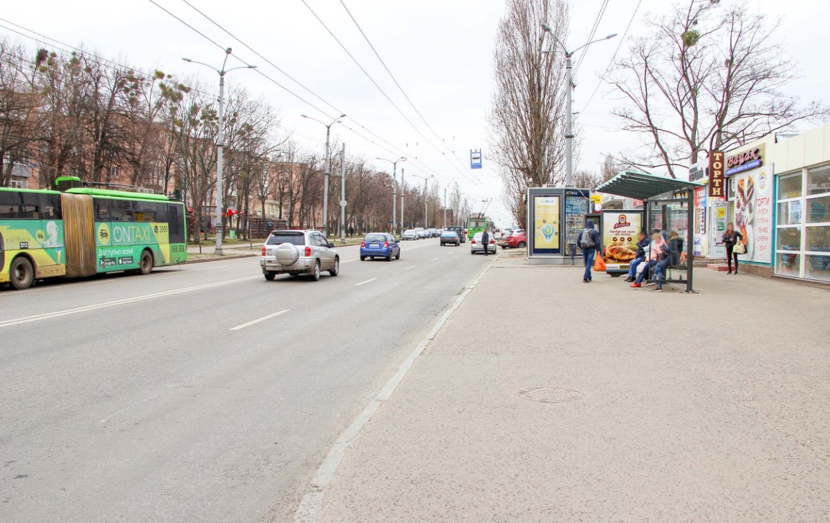 Зупинка №268987 в місті Харків (Харківська область), розміщення зовнішнішньої реклами, IDMedia-оренда найнижчі ціни!