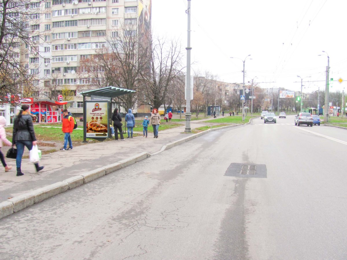 Зупинка №268992 в місті Харків (Харківська область), розміщення зовнішнішньої реклами, IDMedia-оренда найнижчі ціни!