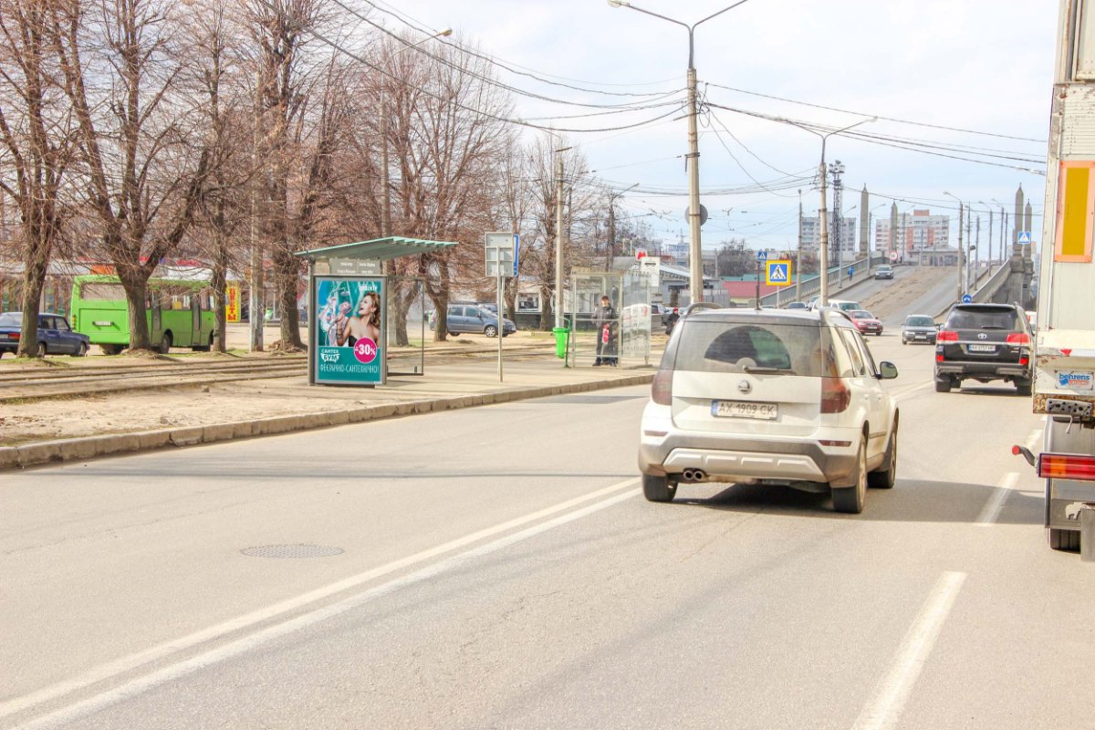 `Остановка №268999 в городе Харьков (Харьковская область), размещение наружной рекламы, IDMedia-аренда по самым низким ценам!`