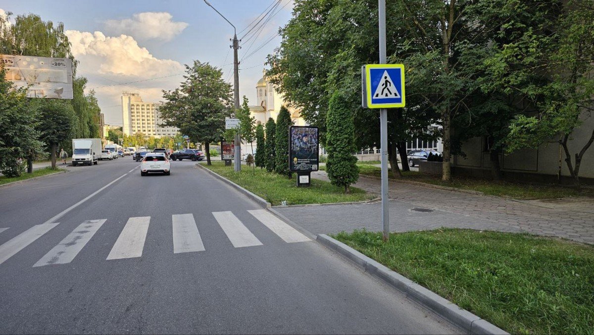 Сітілайт формат 1.2х1.8 №269581 в городе Чернівці (Чернівецька область) Сітілайт №269581 в місті Чернівці (Чернівецька область), розміщення зовнішнішньої реклами, IDMedia-оренда найнижчі ціни!