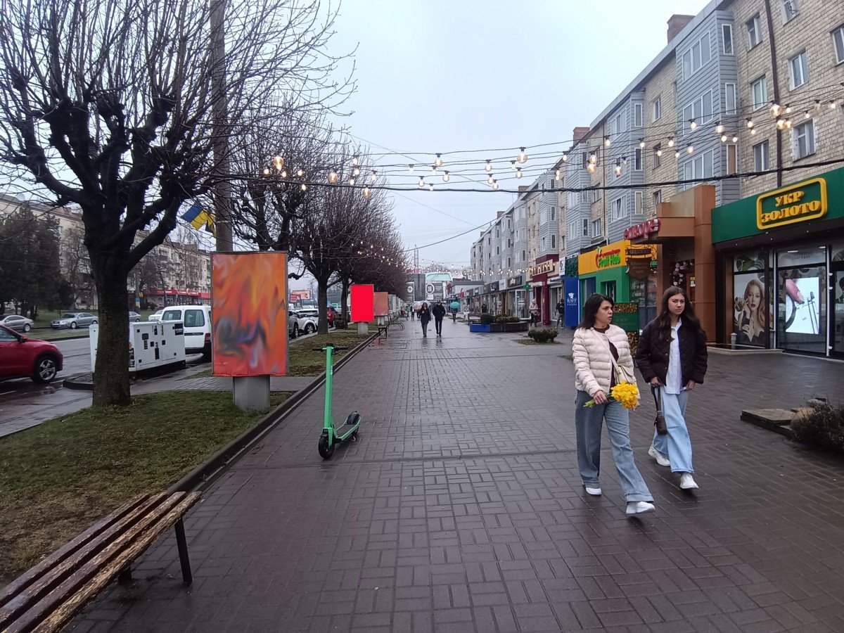 Сітілайт формат 1,2 х 1,8 №269596 в городе Чернівці (Чернівецька область) Сітілайт №269596 в місті Чернівці (Чернівецька область), розміщення зовнішнішньої реклами, IDMedia-оренда найнижчі ціни!