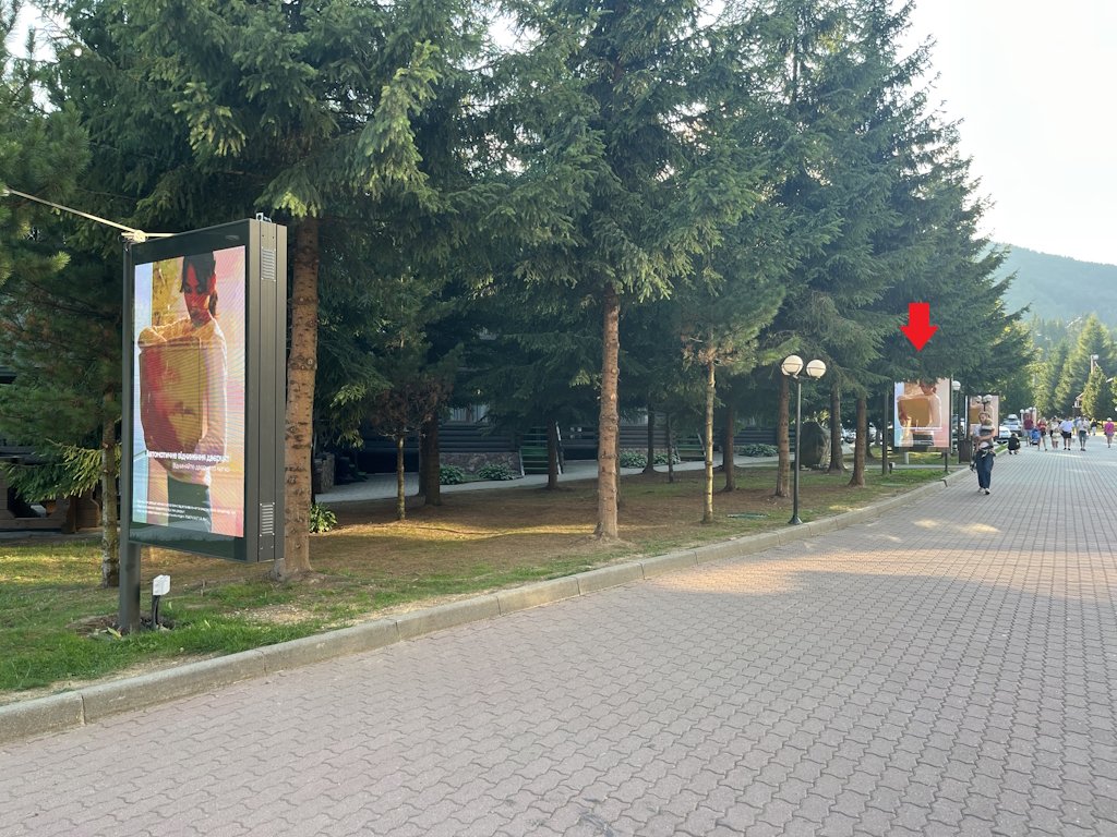 Экран формат 1.8x1.2 №269621 в городе Буковель (Ивано-Франковская область) `Экран №269621 в городе Буковель (Ивано-Франковская область), размещение наружной рекламы, IDMedia-аренда по самым низким ценам!`