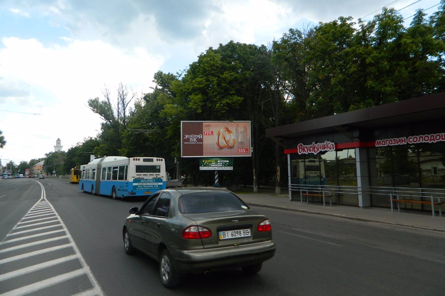 Билборд формат Призма 3x6 №27146 в городе Полтава (Полтавская область) `Билборд №27146 в городе Полтава (Полтавская область), размещение наружной рекламы, IDMedia-аренда по самым низким ценам!`