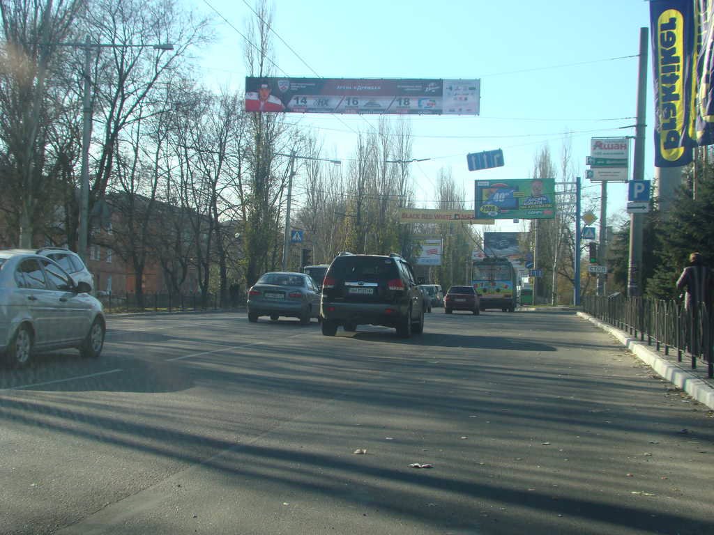 Розтяжка №46602 в місті Макіївка (Донецька область), розміщення зовнішнішньої реклами, IDMedia-оренда найнижчі ціни!