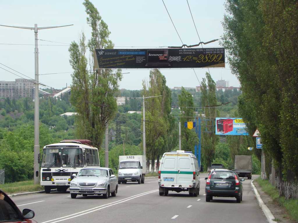 Розтяжка №46613 в місті Макіївка (Донецька область), розміщення зовнішнішньої реклами, IDMedia-оренда найнижчі ціни!